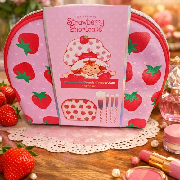 Strawberry Shortcake Other - 💕🍓Title:Strawberry Shortcake Cosmetic Brush Travel Set – 5 Piece Set – New